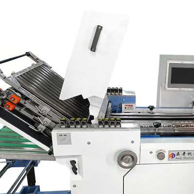 Industriële papiervouwmachine Zwijgband aangedreven 530 mm Breedte Voor boekje 220m/min
