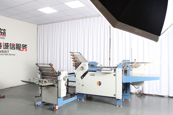 Handmatige papiervouwmachine met kruisvouwbare brochures voor het drukken