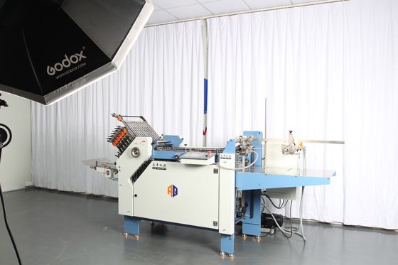 Industrieel A3-Document die Machine met PLC van Schneider Elektrosysteem vouwen