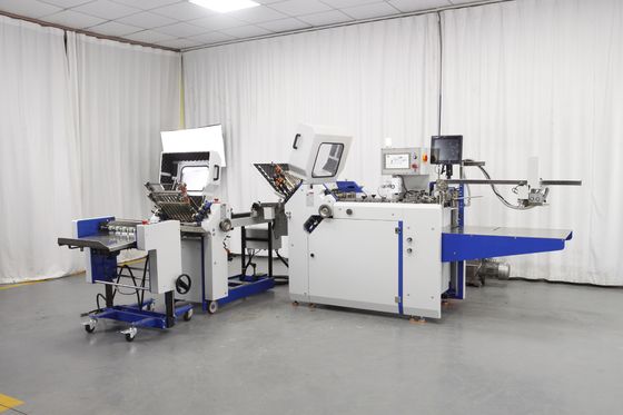 Machine voor het vouwen van papier in groot formaat